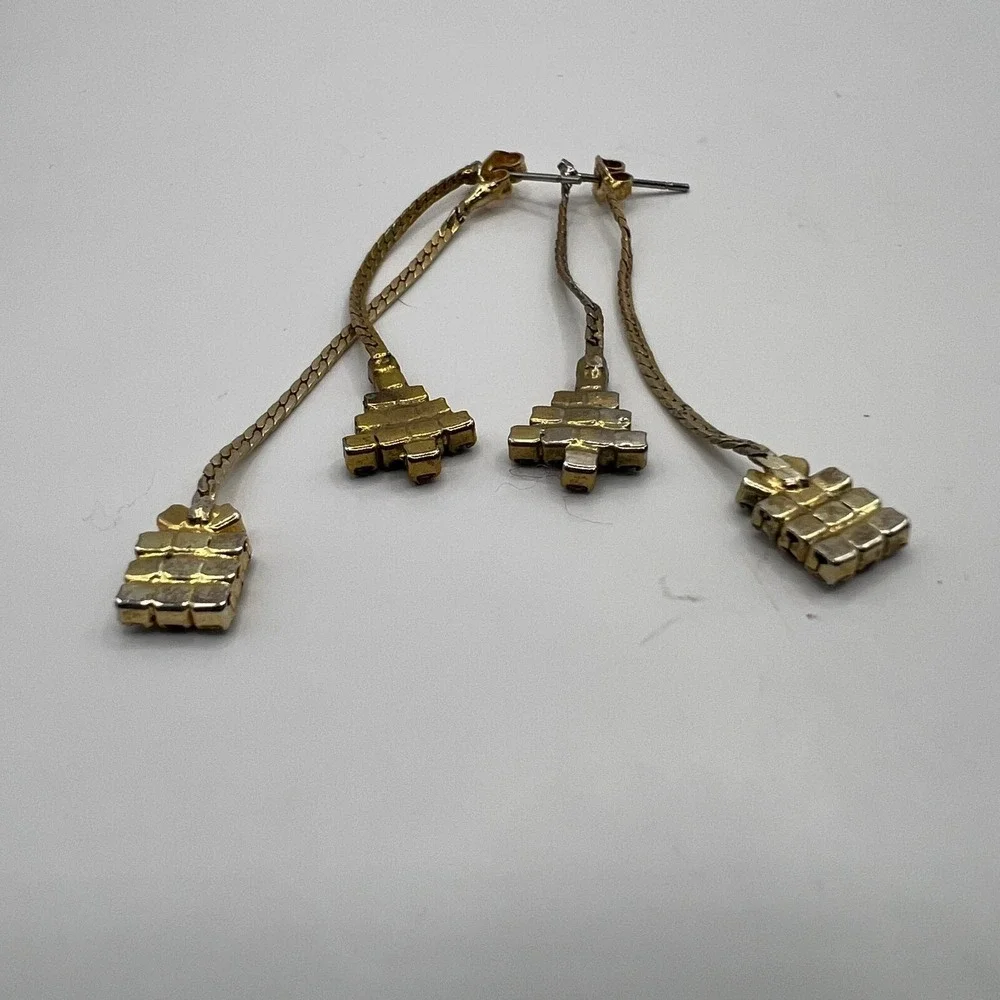 Vintage Pierced Earrings Christmas‎ Dangle Drop Serpentine Chain Tree Presents